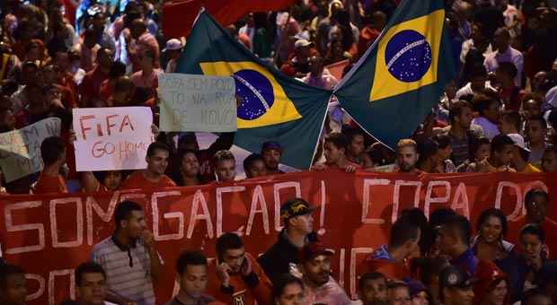 Manifestantes percorreram cinco quilômetros pelas ruas de São Paulo nesta quinta-feira (NELSON ALMEIDA/AFP) Manifestantes percorreram cinco quilômetros pelas ruas de São Paulo nesta quinta-feira (NELSON ALMEIDA/AFP)