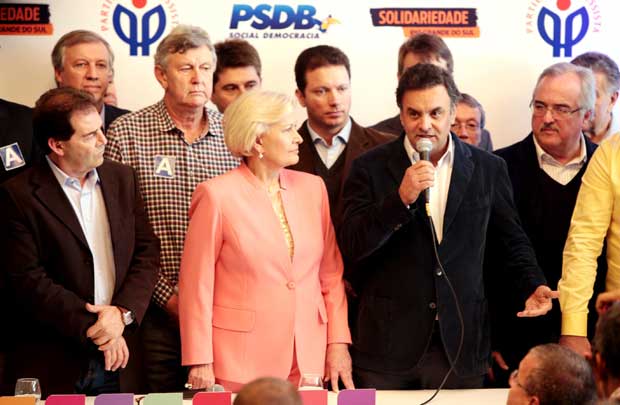 Aécio no lançamento da candidatura de Ana Amélia no Rio Grande do Sul, onde o PP se coligou ao PSDB (Orlando Brito/PSDB/DIVULGACAO)