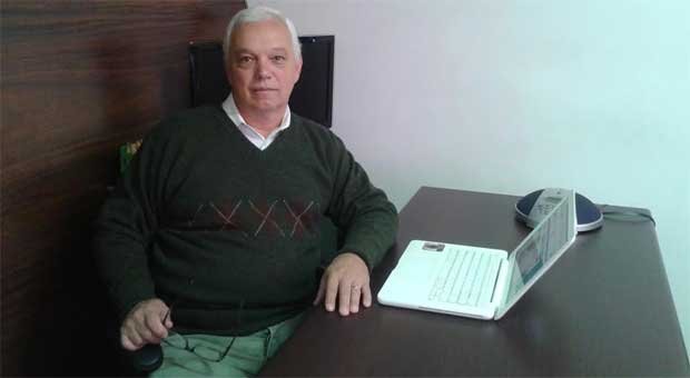 Veterano, o gerente comercial João de Barros Neto, de 65 anos, compra pela internet há pelo menos seis anos: 'Compro de tudo sem sair da cadeira'  ((Arquivo Pessoal)