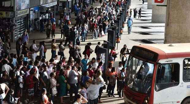 Ao todo, cerca de 11 mil profissionais atuam no sistema rodoviário do DF e cinco empresas operam o transporte público (Monique Renne/CB/D.A Press) Ao todo, cerca de 11 mil profissionais atuam no sistema rodoviário do DF e cinco empresas operam o transporte público (Monique Renne/CB/D.A Press)