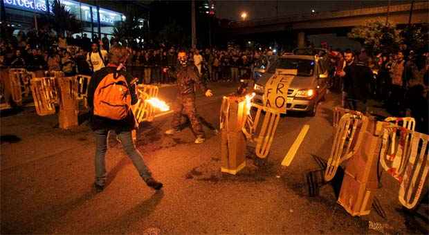 Polícia militar de São Paulo vai começar a agir com mais rigor contra os protestos (REUTERS/Stringer/Chico Ferreira) Polícia militar de São Paulo vai começar a agir com mais rigor contra os protestos (REUTERS/Stringer/Chico Ferreira)