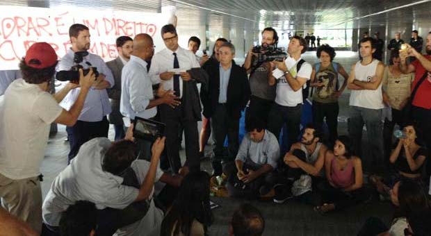 Ativistas questionam a proposta de uso do local no projeto Novo Recife (Bernardo Dantas/DP/D.A Press) Ativistas questionam a proposta de uso do local no projeto Novo Recife (Bernardo Dantas/DP/D.A Press)