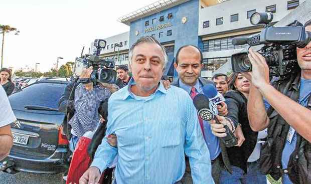 Uma das peças centrais de suposto esquema de lavagem de dinheiro e evasão de divisas, Paulo Roberto Costa foi preso em março pela Polícia Federal (DANIEL CASTELLANO/AGÊNCIA DE NOTíCIAS GAZETA DO POVO/ESTADãO CONTEúDO)