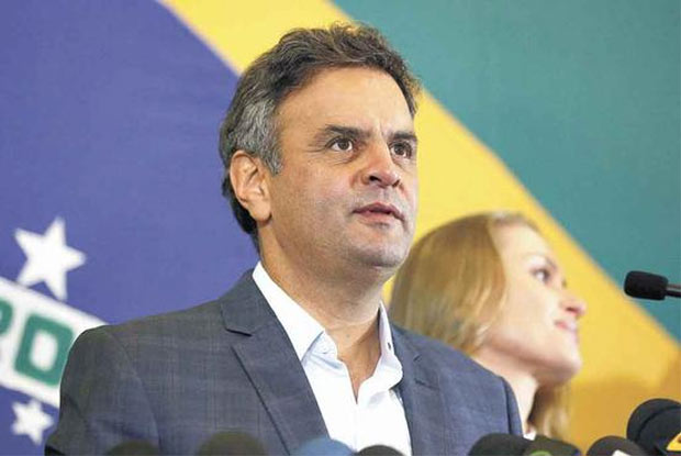 'Disputamos uma eleição desigual, com o outro lado usando como nunca a máquina pública, a infâmia, a mentira contra nós' - Aécio Neves (PSDB), senador  (Sérgio Moraes/Reuters)