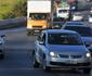 Polícia rodoviária multa 2,2 mil motoristas no primeiro mês da lei do farol na Grande BH  