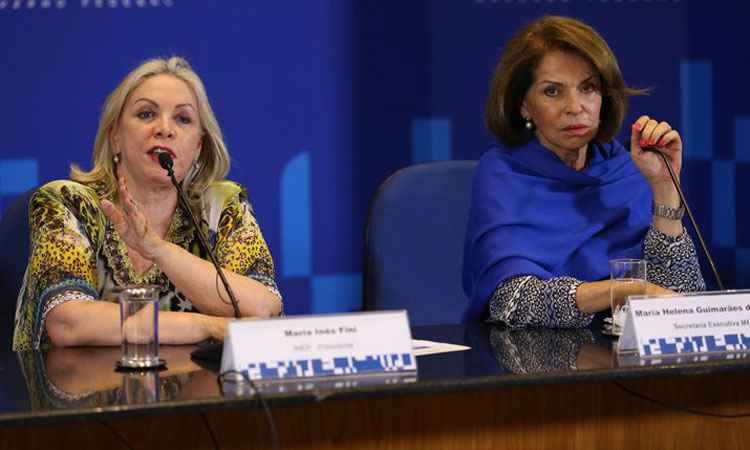 A presidente do Inep, Maria Inês Fini (esq), acompanhada da secretária executiva do MEC, Maria Helena Guimarães de Castro, divulga balanço do primeiro dia de provas do Exame Nacional do Ensino Médio (Enem) A presidente do Inep, Maria Inês Fini (esq), acompanhada da secretária executiva do MEC, Maria Helena Guimarães de Castro, divulga balanço do primeiro dia de provas do Exame Nacional do Ensino Médio (Enem)