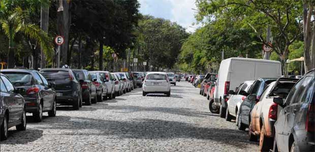 Como chegar até Faculdade de Direito da UFMG em Belo Horizonte de Ônibus ou  Metrô?