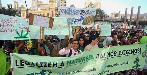 Marcha da Maconha pediu mais uma vez a legalizaÃ§Ã£o da droga no paÃ­s (Leandro Couri/EM/D.A Press)