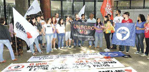 UFMG expulsa e suspende 4 alunos que participaram de trote racista