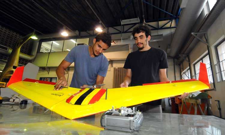 Alunos de engenharia aeroespacial da UFMG se destacam no Ci ncia