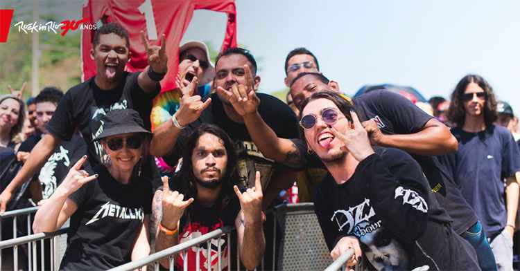 Camisas Brancas de Jesus abordam roqueiros do metal no Rock in Rio -  Nacional - Estado de Minas