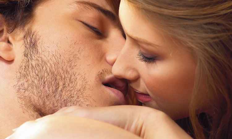 O beijo na boca pode transmitir doença? - Quora