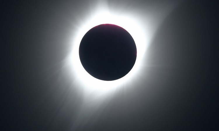 Quando moradores de BH poderão ver um eclipse total?