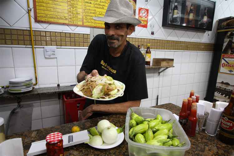 Como fazer fígado acebolado com jiló 