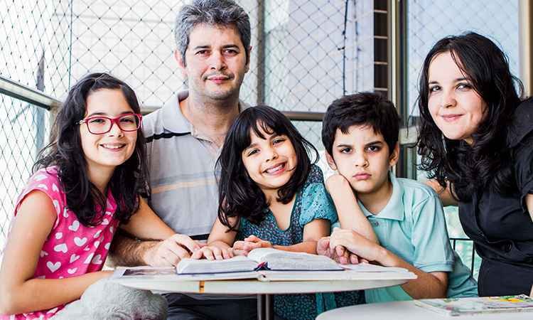 homeschooling-cerca-de-quinze-mil-crian-as-no-pa-s-t-m-a-casa-como
