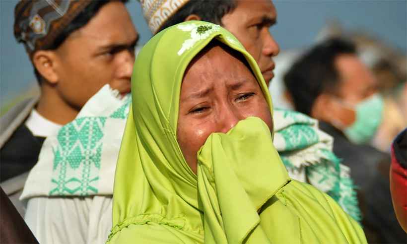Sobe para 420 número de mortos em terremoto e tsunami na Indonésia