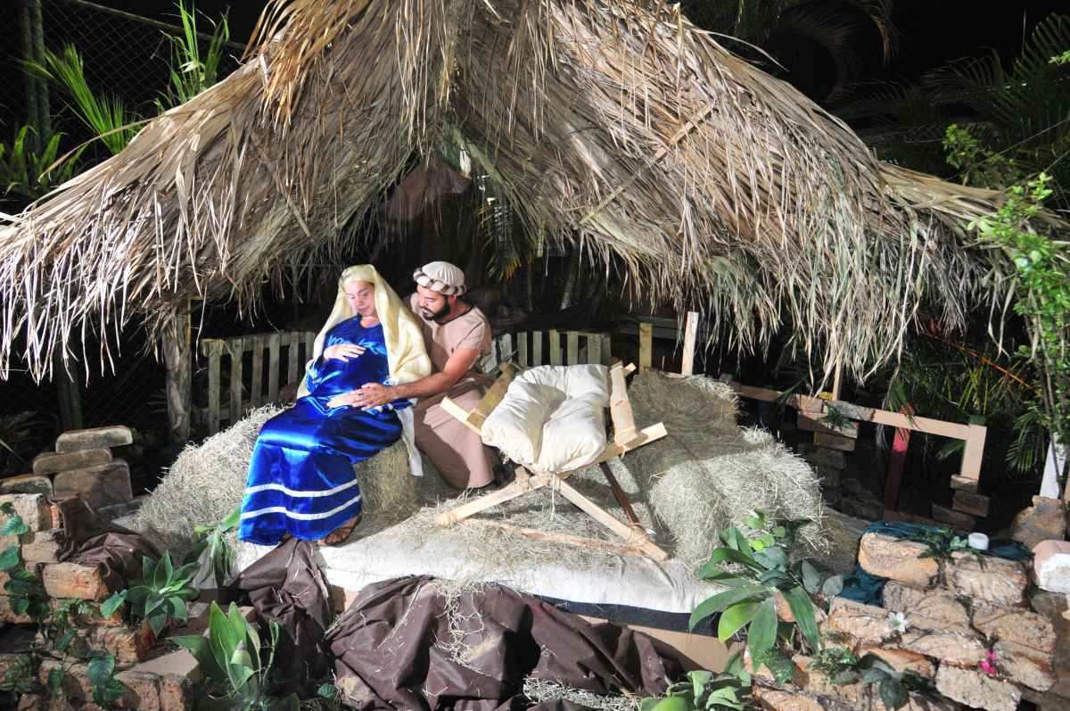 Criatividade: presépio vivo reproduz nascimento de Jesus Cristo em BH -  Gerais - Estado de Minas