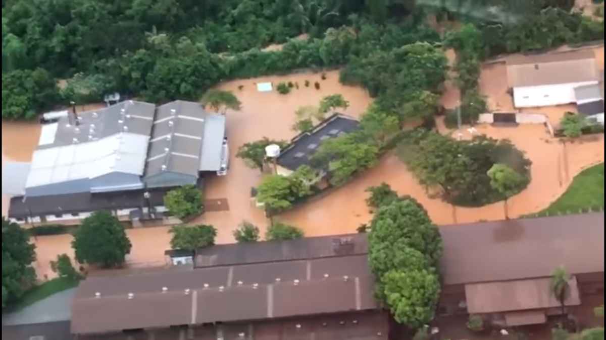 Temporal causa estragos em Minas; houve inundações em Conselheiro Lafaiete  e uma tenda ficou alagada em Santa Luzia, Minas Gerais