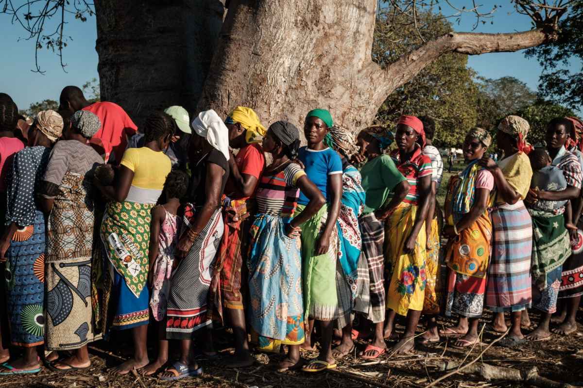 Mulheres são vítimas de abusos sexuais em troca de comida em Moçambique -  Internacional - Estado de Minas