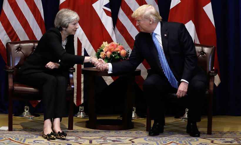 Trump vai à Grã-Bretanha visitar família real e primeira-ministra às vésperas de renúncia