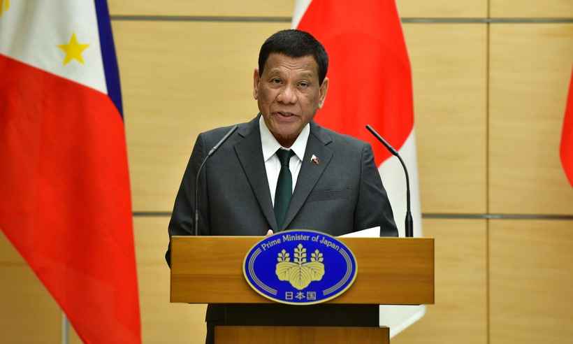 Presidente das Filipinas diz que era gay, mas 'se curou'