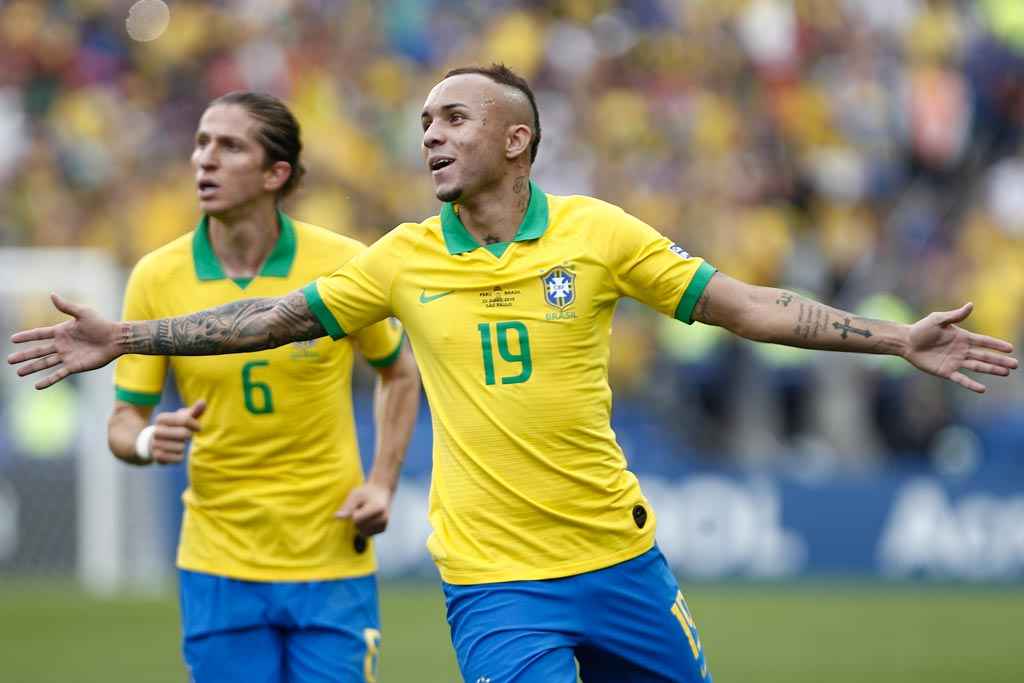 Mais de 40 mil assistiram empate do Brasil com Venezuela na Arena