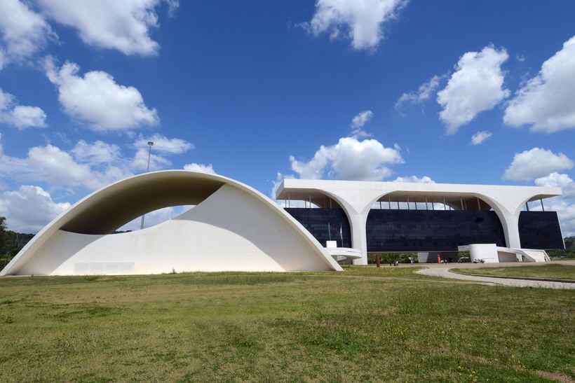 Resultado de imagem para Azul foi a primeira companhia a aderir a política de incentivos trouxe 11 voos domésticos e um internacional para o Aeroporto de Belo Horizonte, em Confins