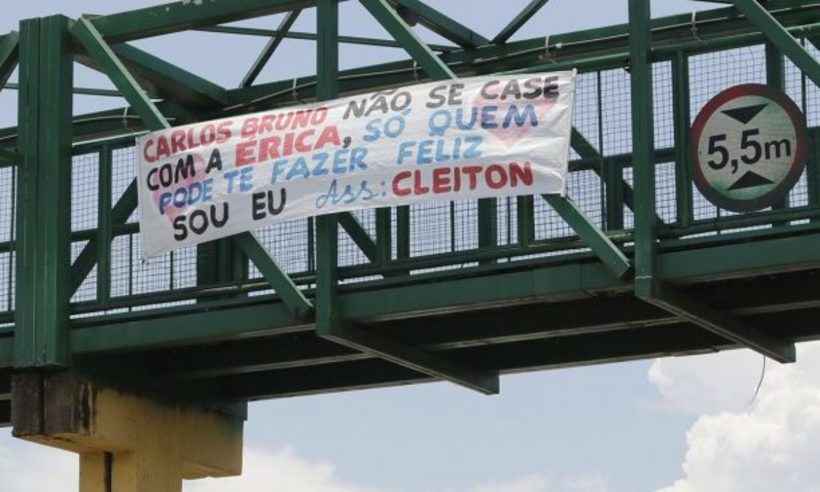 Faixa Com Pedido Inusitado Chama A Atencao Em Avenida Nacional Estado De Minas