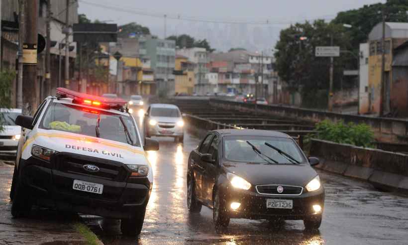 Chove forte em Belo Horizonte; tempo deve ficar instável até o fim de semana - Estado de Minas