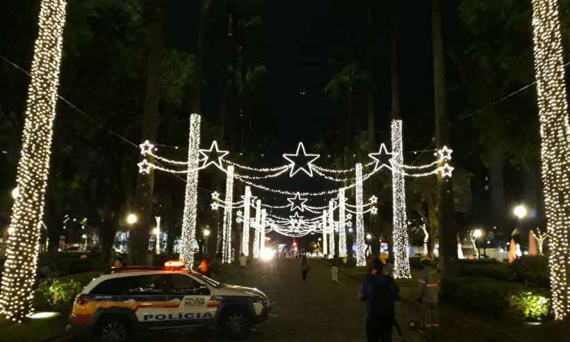 Teste de luzes revela a decoração de Natal da Praça da Liberdade - Gerais -  Estado de Minas