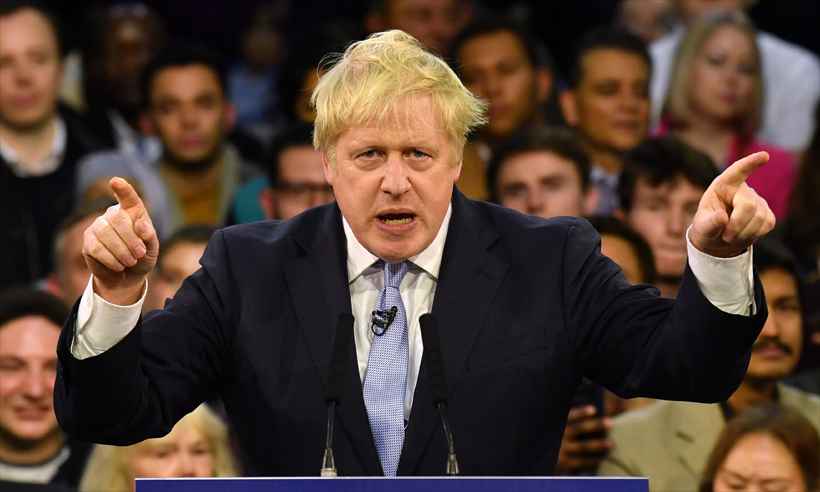 Boca de urna dá a Boris Johnson vitória esmagadora nas eleições britânicas