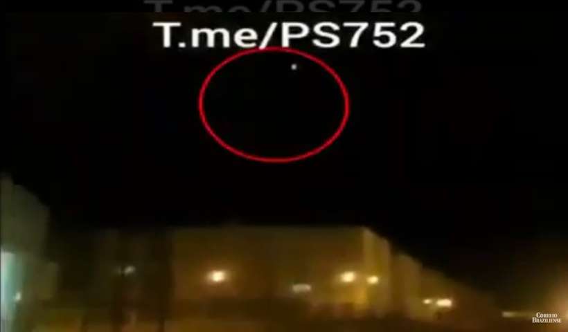 Vídeo mostra o momento em que avião é derrubado por míssil iraniano