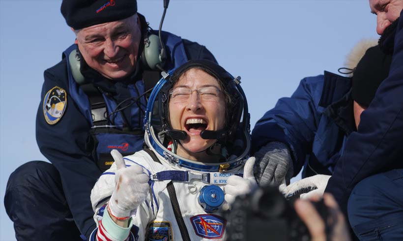 Astronauta retorna à Terra após bater recorde feminino de permanência no espaço