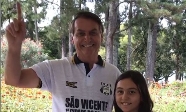 Em meio a crise, Eduardo Bolsonaro festeja aniversário da irmã Laura no  Alvorada - Famosos - Extra Online