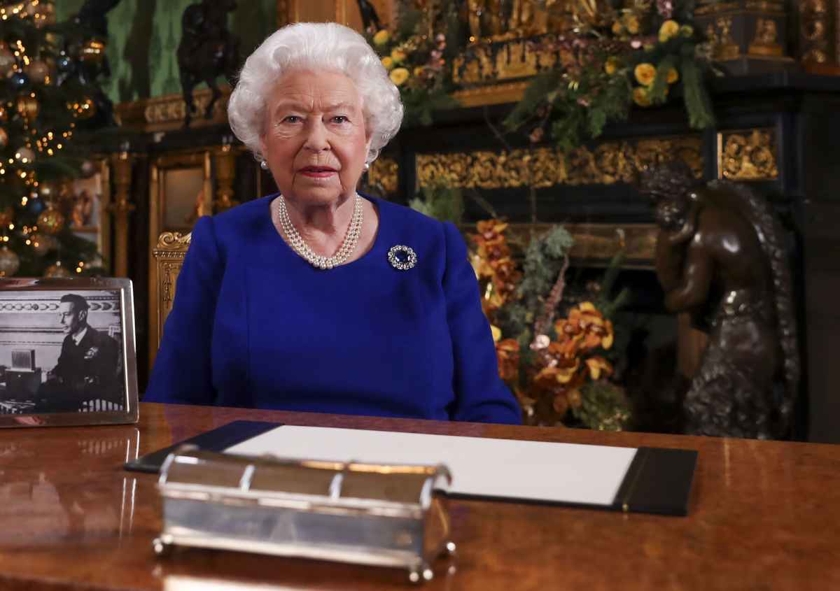 Rainha Elizabeth II pedirá enfrentamento ao coronavírus em discurso incomum