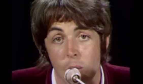 Manuscrito de 'Hey Jude', de Paul McCartney, é leiloado por R$ 4.6 milhões
