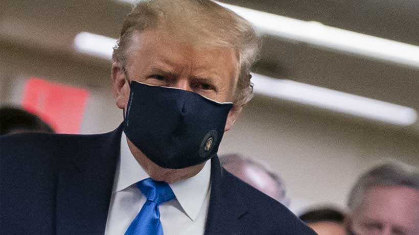 Donald Trump aparece pela primeira vez em público usando máscara