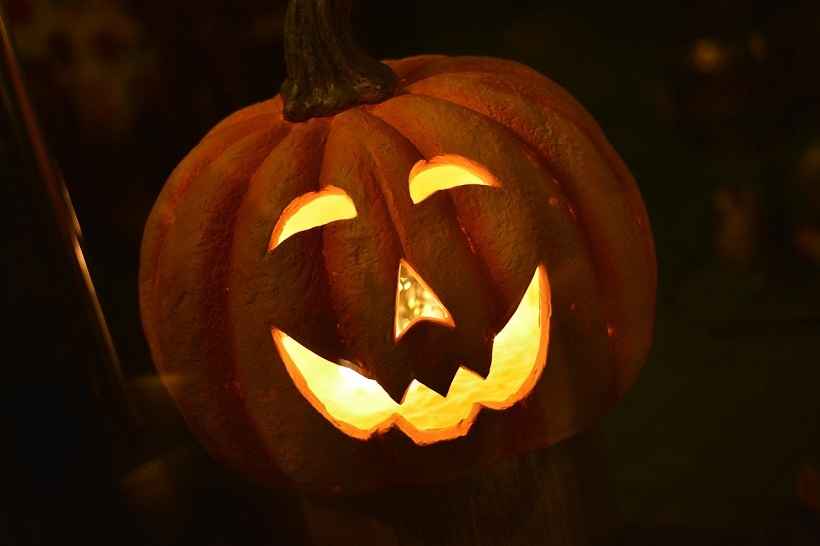 EUA pedem para evitar Halloween por 'alto risco' devido à pandemia