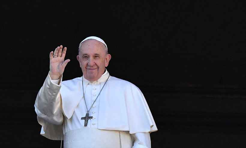 Papa fortalece grupos LGBT na Igreja, diz coordenadora do movimento gay católico