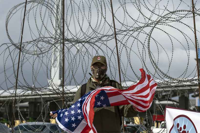 Migrantes celebram vitória de Biden na fronteira de México e EUA
