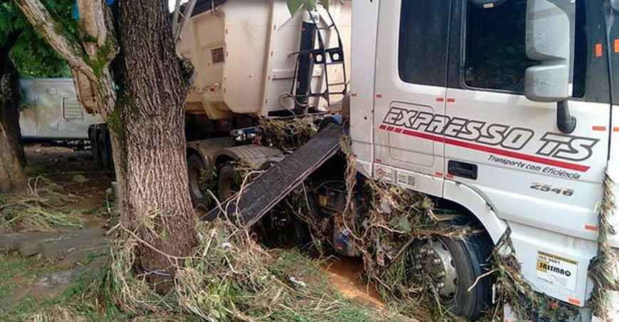 Vídeo mostra resgate de vítima de soterramento em Santa Maria de Itabira