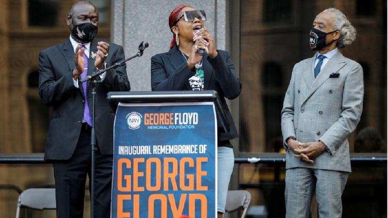 Um ano após crime, irmã de George Floyd recusa reunião com Biden: 