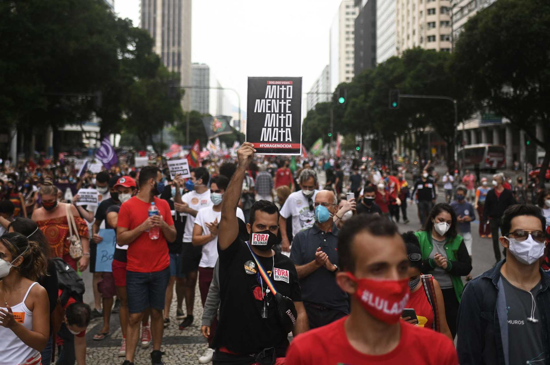 Manifestantes pedem saída de Bolsonaro e vacinas contra Covid-19