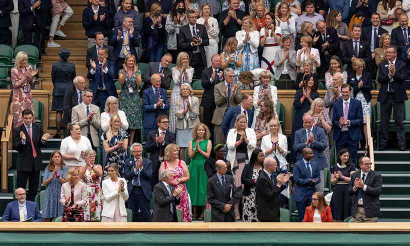 AstraZeneca: cientista da Oxford é aplaudida de pé em Wimbledon