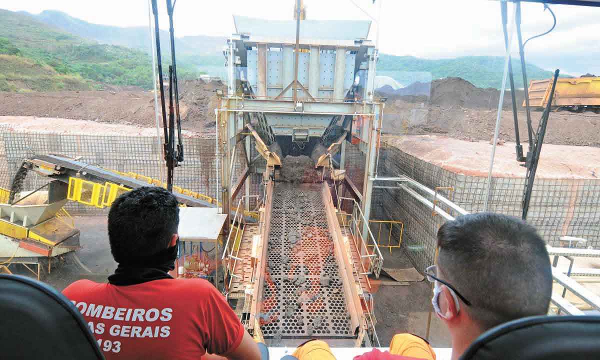 Bombeiros já localizaram sete corpos na barragem em Brumadinho - Portal  Agita