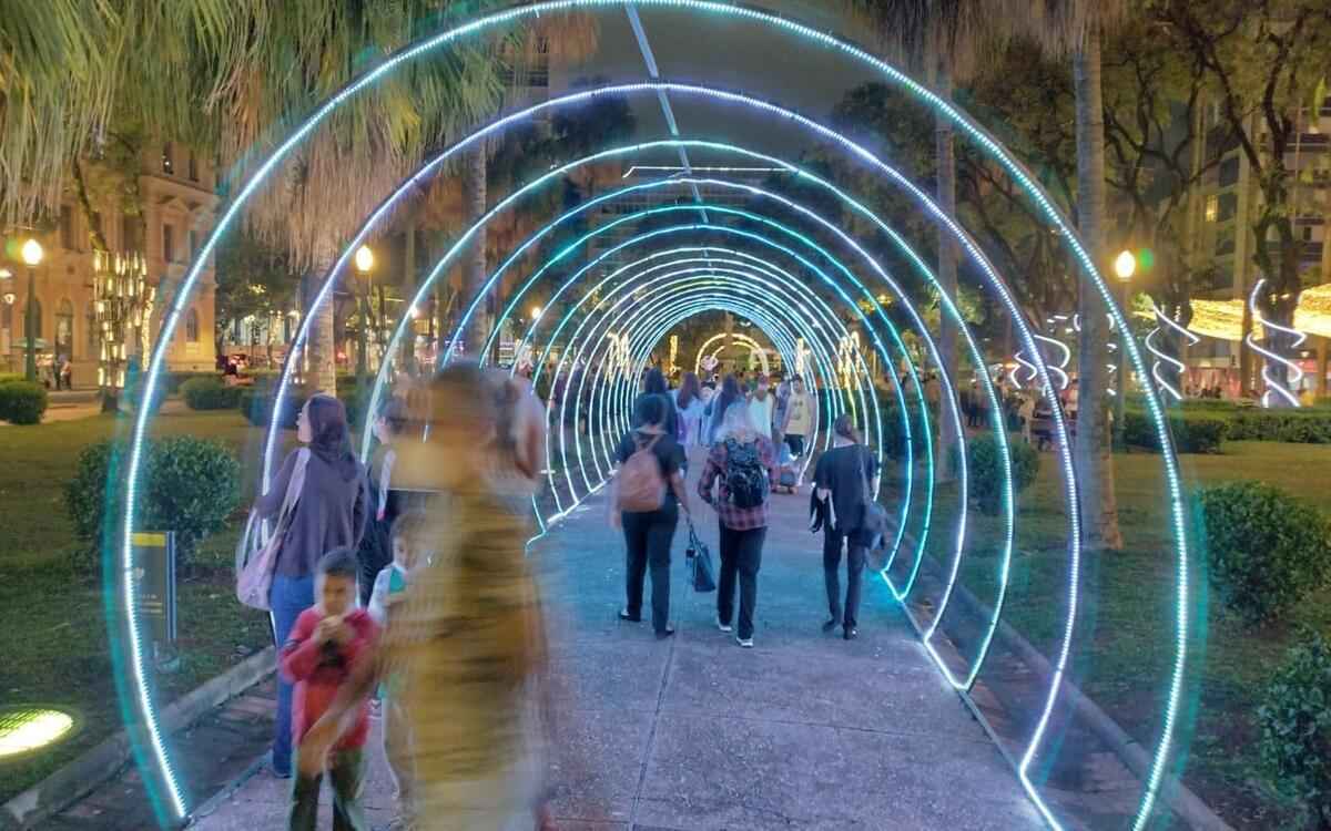 Praça da Liberdade se ilumina para o Natal; veja os vídeos - Gerais -  Estado de Minas