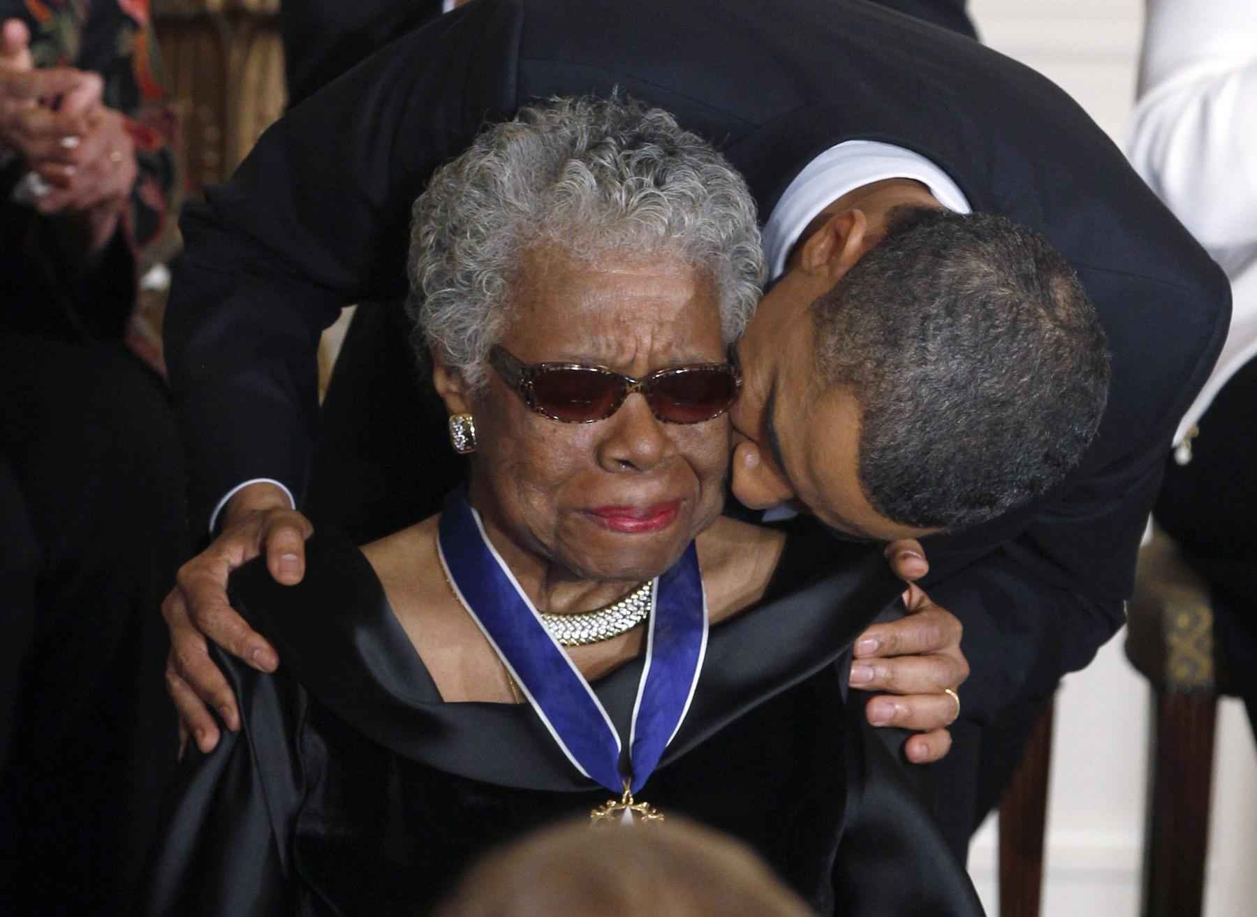 Maya Angelou se torna primeira mulher negra a estampar moeda americana - DiversEM - Estado de Minas