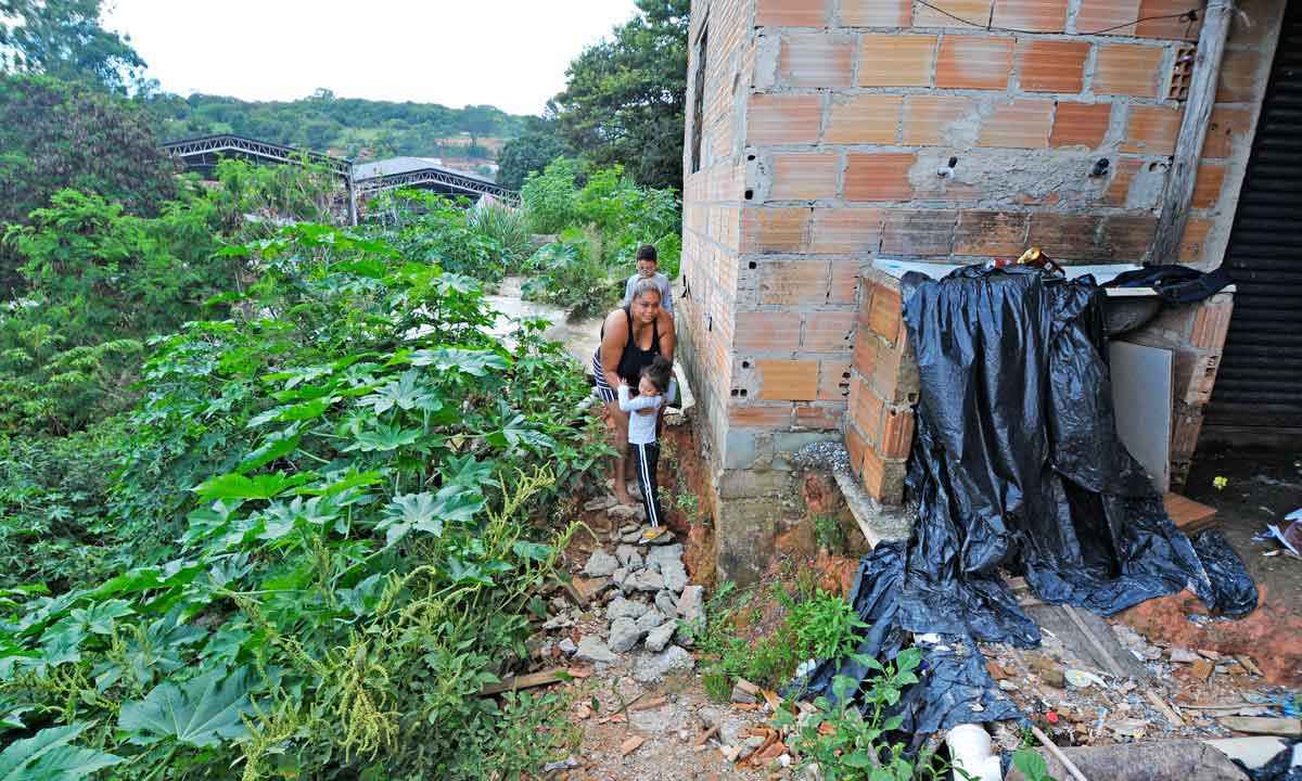 Equipamentos e mobiliário - Barreiro, Minas Gerais