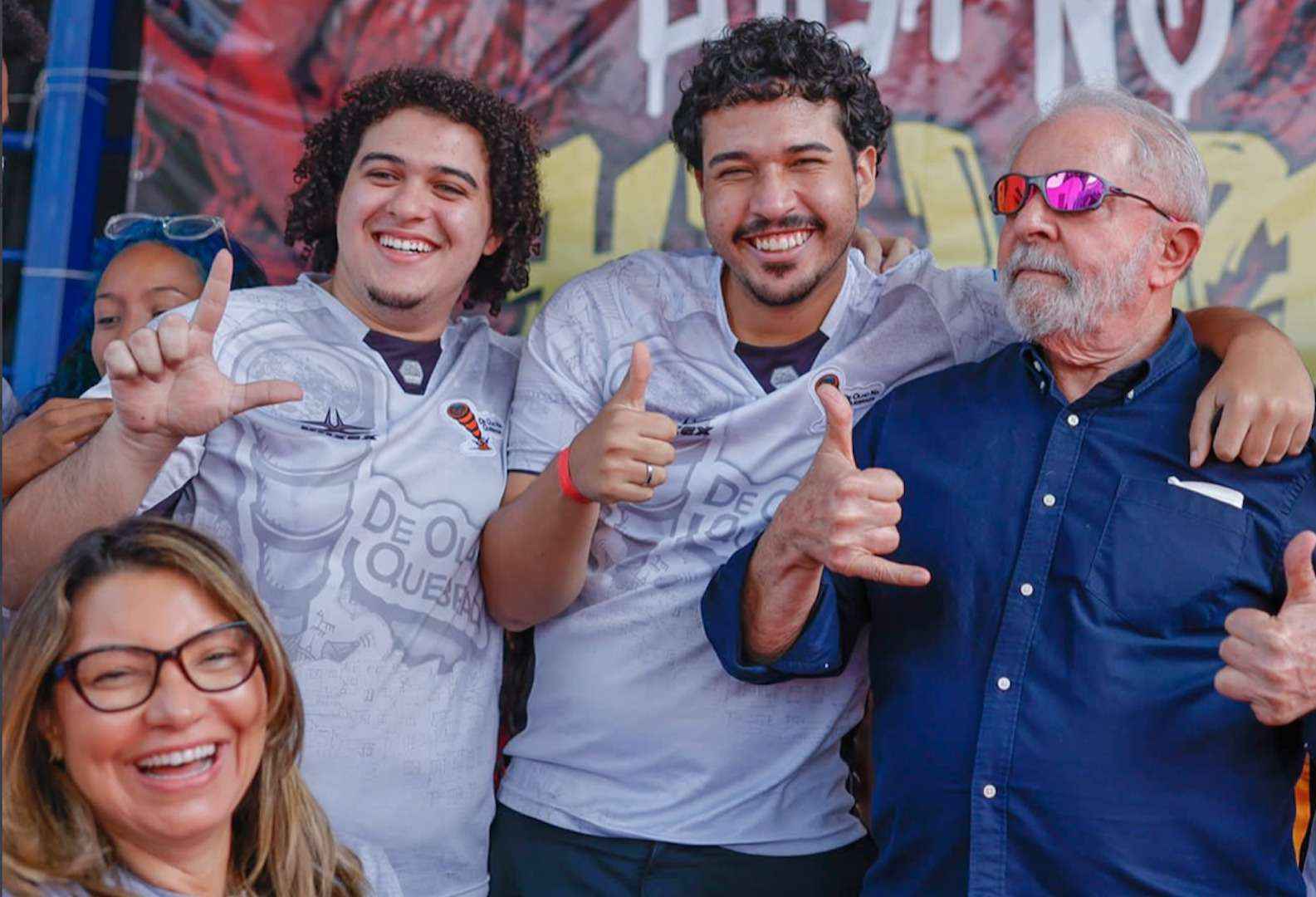 Lula mira eleitorado jovem nas redes sociais com óculos juliet