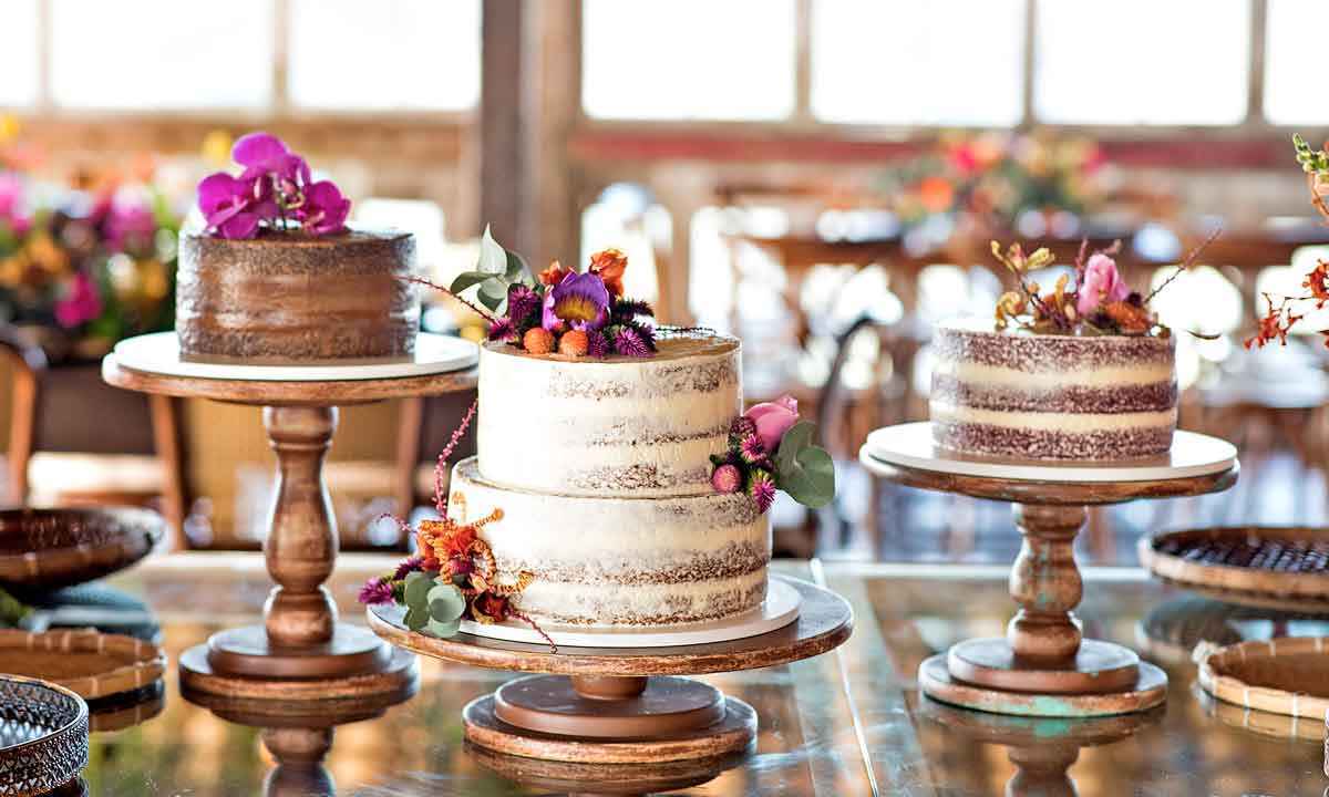 Locação Bolo Casamento Branco e Dourado